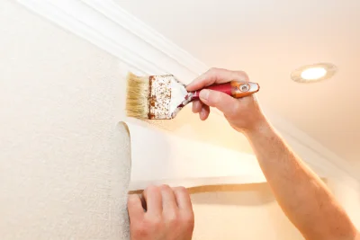 Pose de papier peint aux Pieux — revêtements muraux et toiles de verre